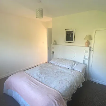 House Six Bed 4km From Centre