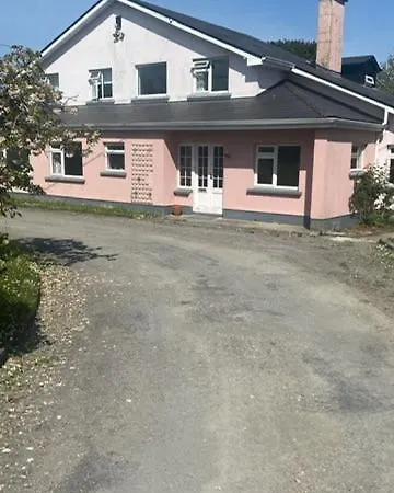 House Six Bed 4km From Centre Ferienhaus *