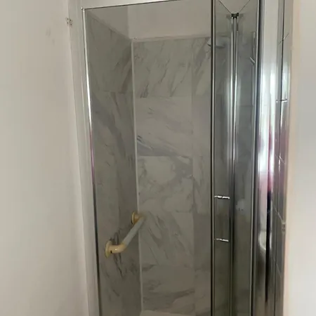 Hébergement de vacances House Six Bed 4km From Centre Limerick Junction