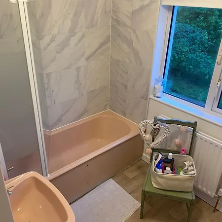 House Six Bed 4km From Centre בית נופש *