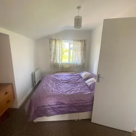 House Six Bed 4km From Centre *
