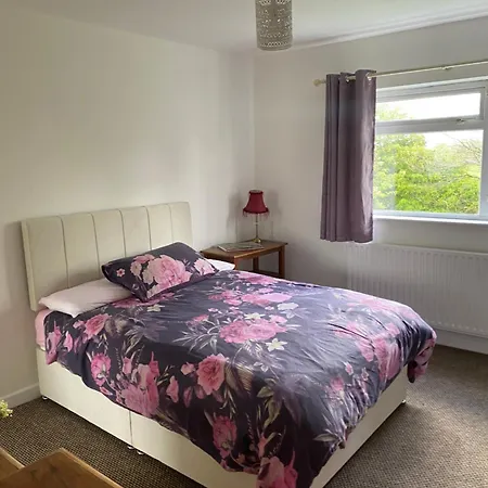 House Six Bed 4km From Centre *