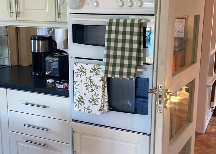 House Six Bed 4km From Centre