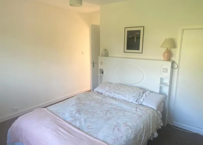 House Six Bed 4km From Centre