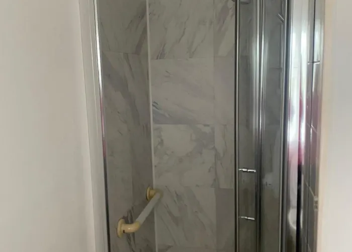 בית נופש House Six Bed 4km From Centre Limerick Junction